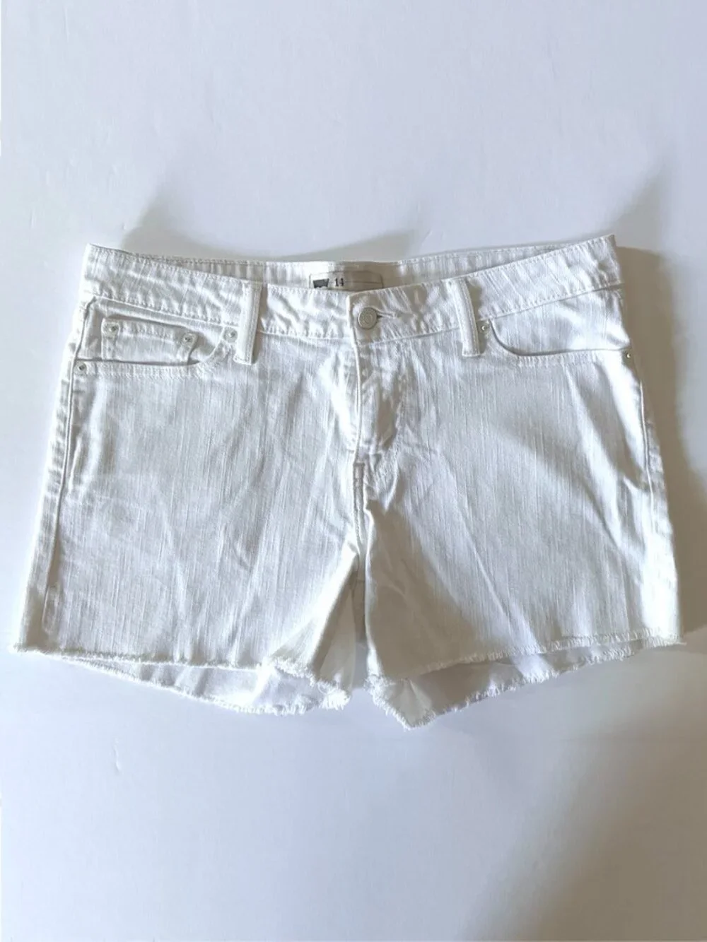 Levi's Women's White Stretch Denim Jean Shorts Size 14 Mid Rise Raw Hem